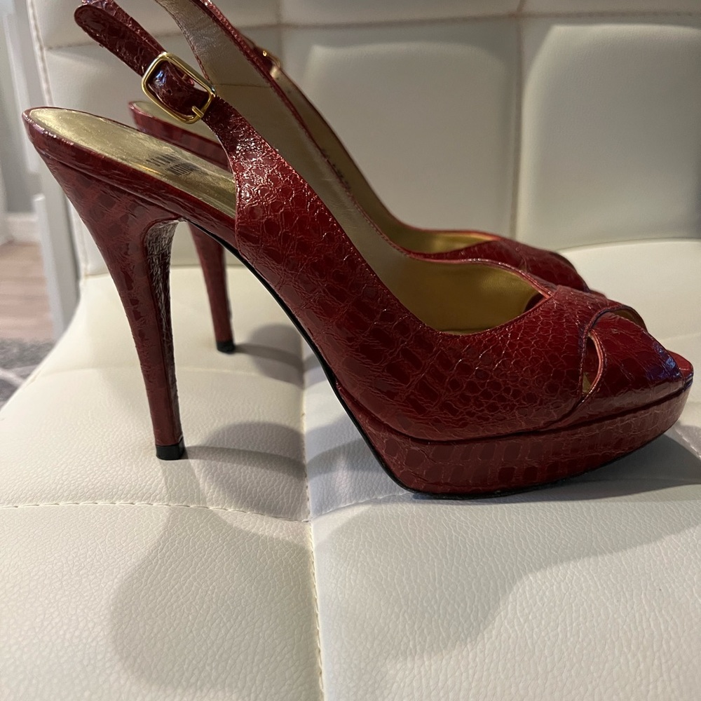 Stuart Weitzman Dark Red Platform Peep Toe Heel Size 7